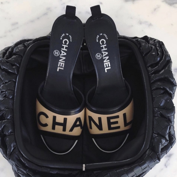 Price FIRM💯 CHANEL🖤SS19 Leather Slide Mules + PVC heel 39.5 - Picture 3 of 13